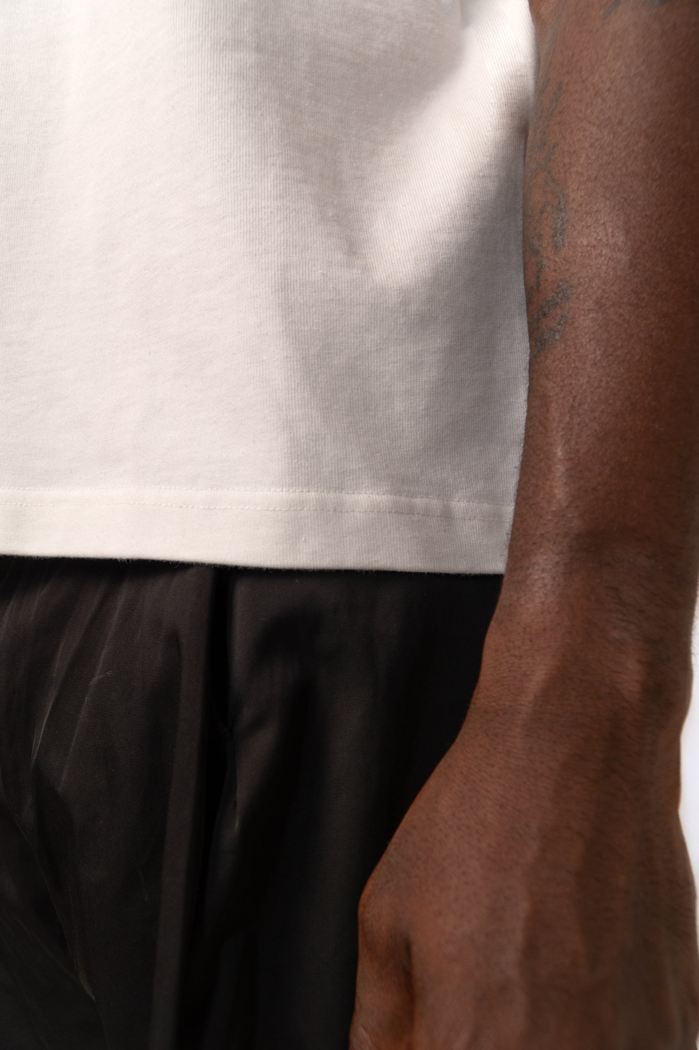 V2 (minimalist beefy tee white)
