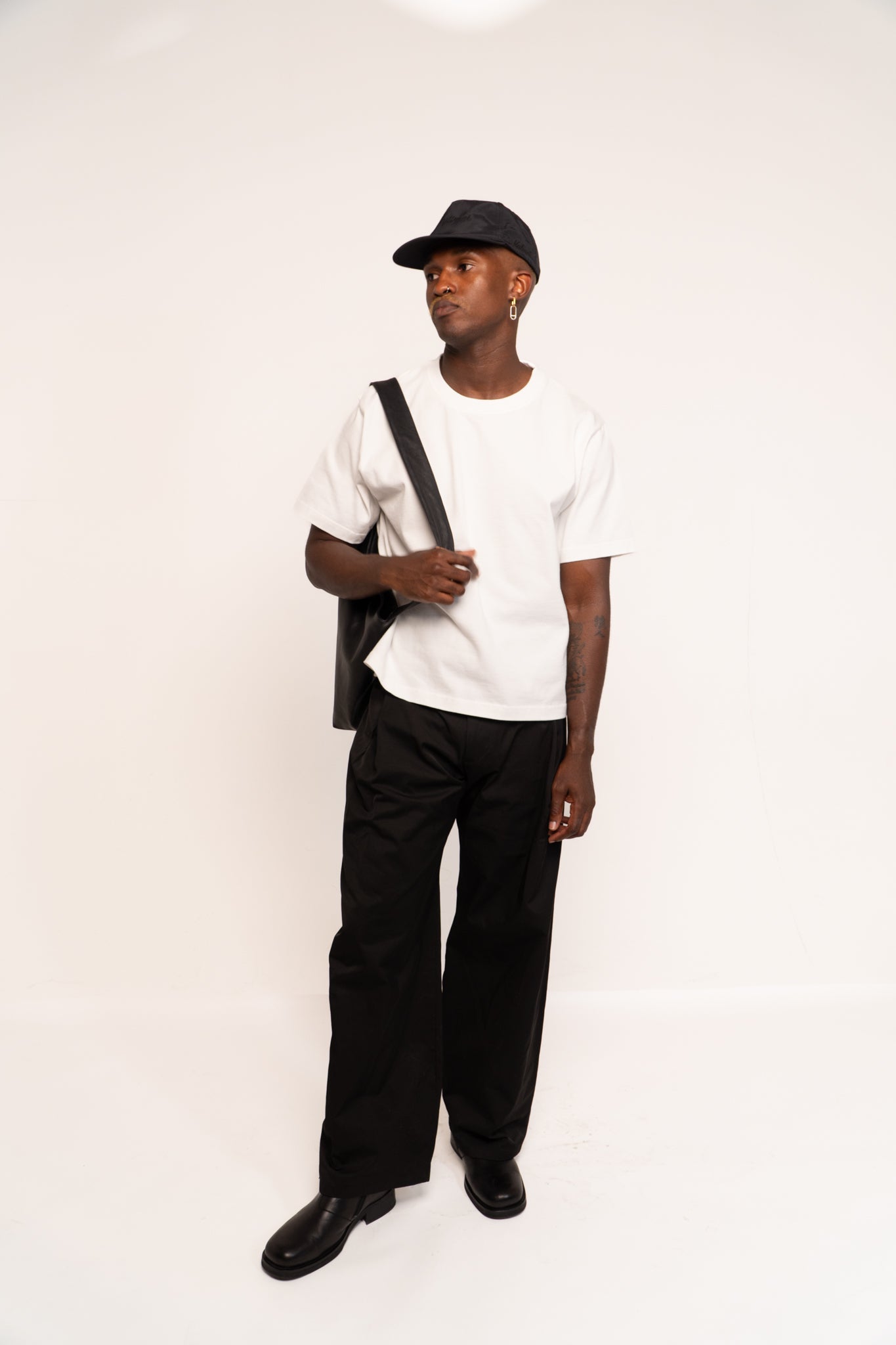 V2 (minimalist beefy tee white)