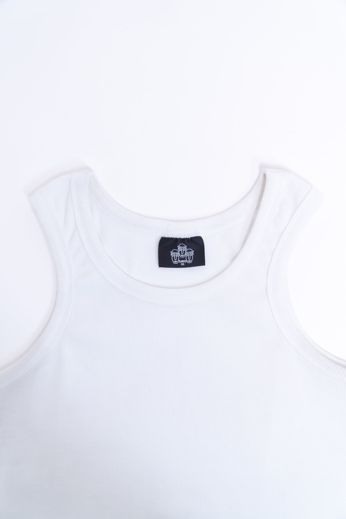 the tank (white)