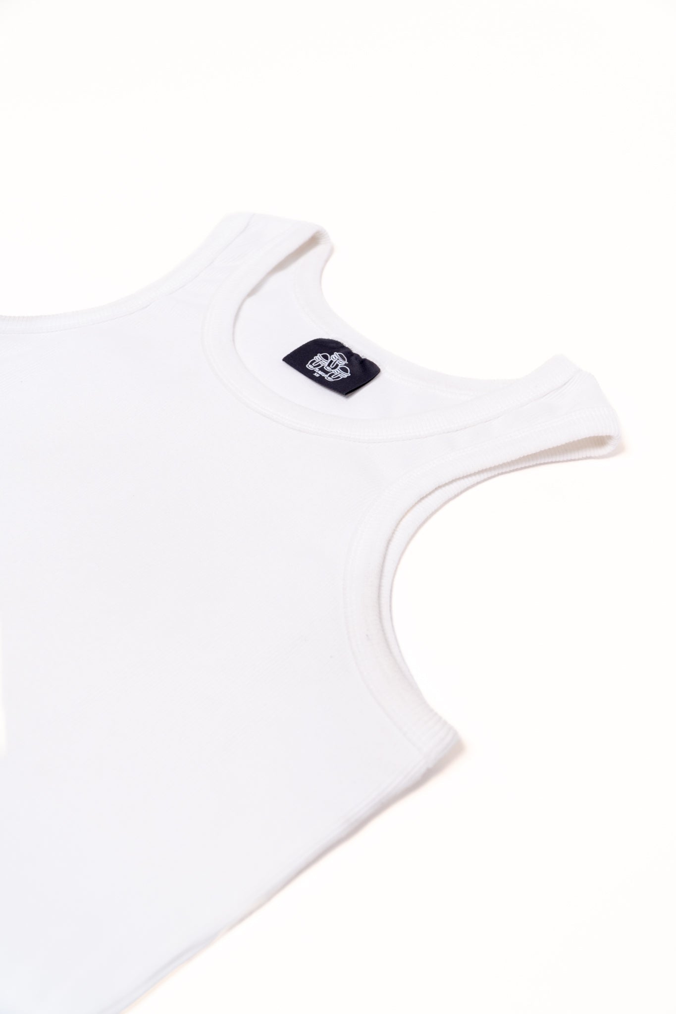 the tank (white)