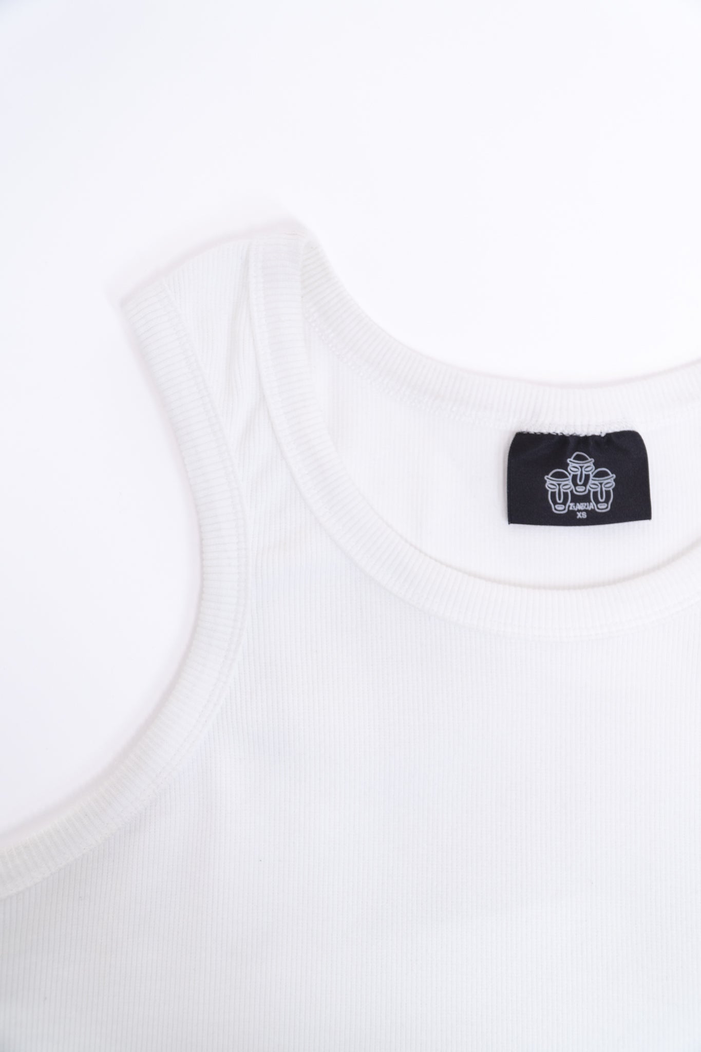 the tank (white)