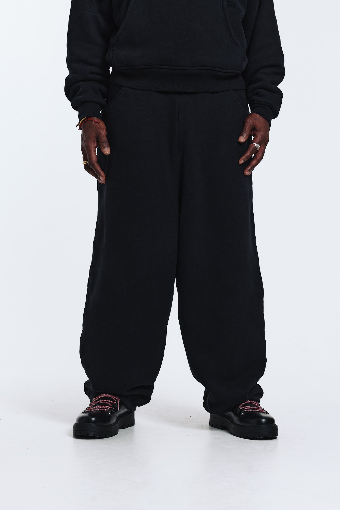 V1 JOGGERS (BLACK)