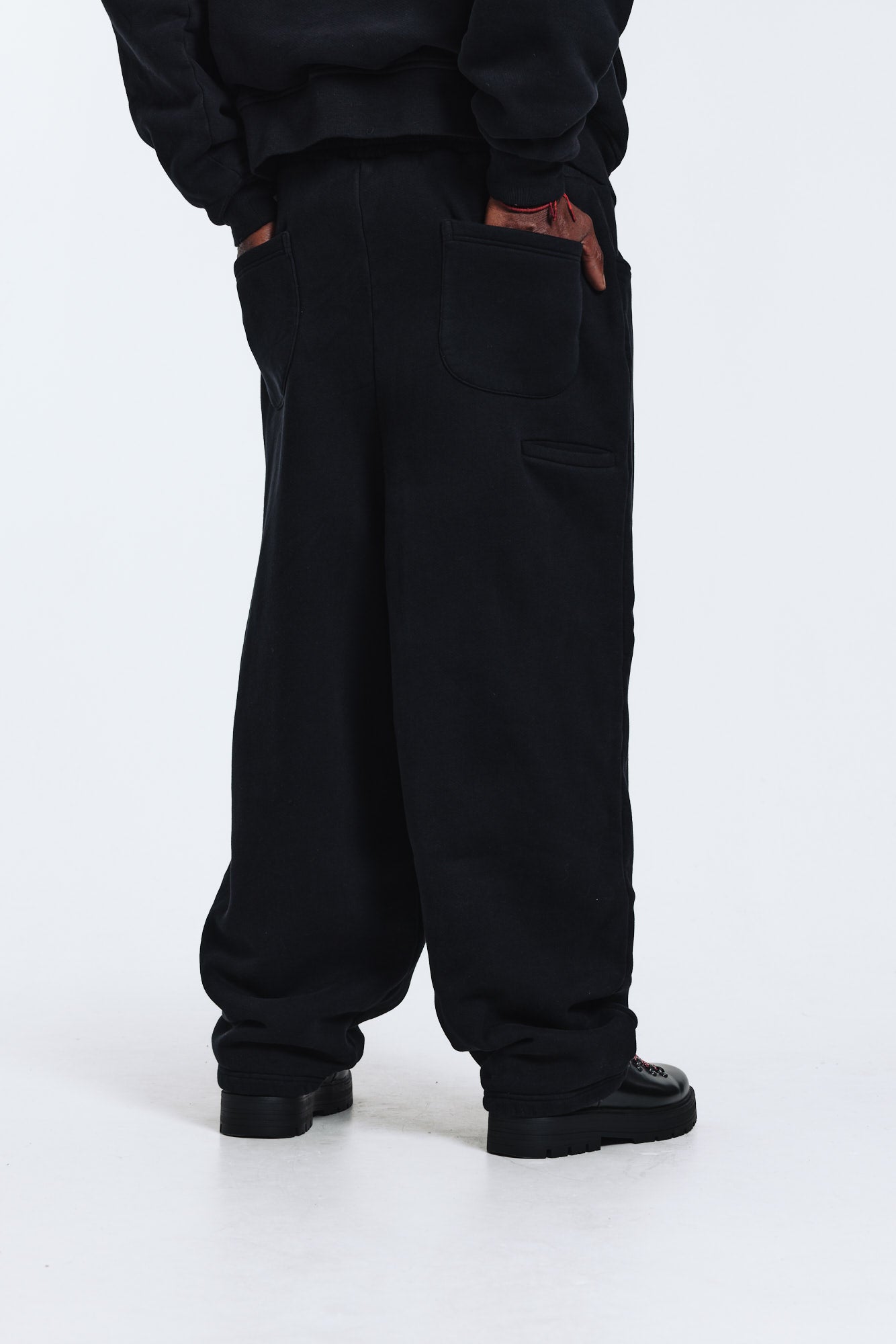 V1 JOGGERS (BLACK)